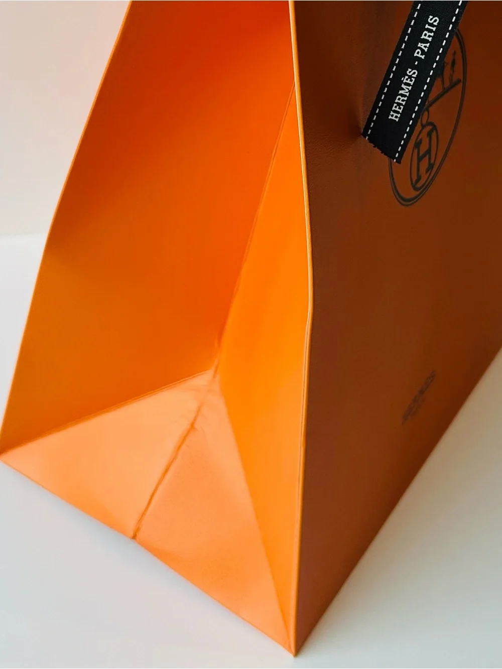 Luxury Hermès Classic Orange Presentation Tote with & Ribbon - Picture 4 of 5